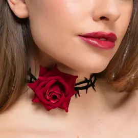 Choker R&oslash;d Rose & Torne