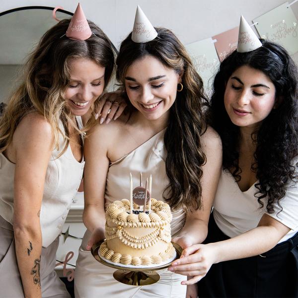 Festhatte Happy Birthday Cremelyserød/Cremehvid 6-pak