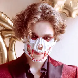 D&oslash;dningehoved Halvmaske med Blodige T&aelig;nder