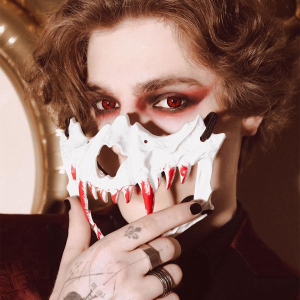 Dødningehoved Halvmaske med Blodige Tænder