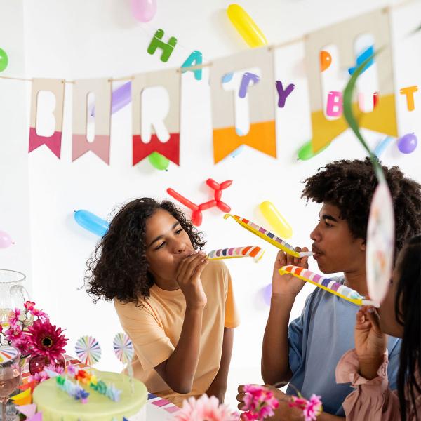 Flagguirlande Happy Birthday i Træ 4 m